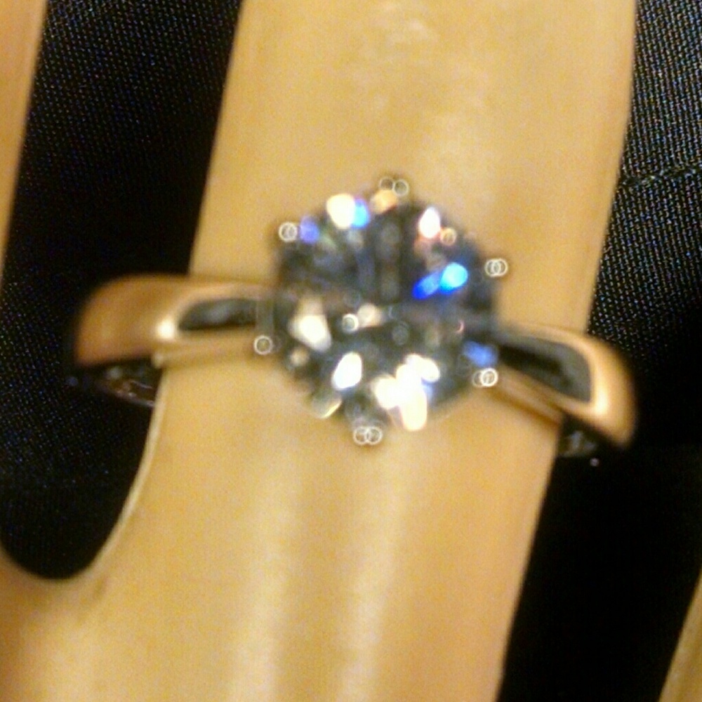 Beautiful Solitaire Shiny Diamonique Ring - image 7